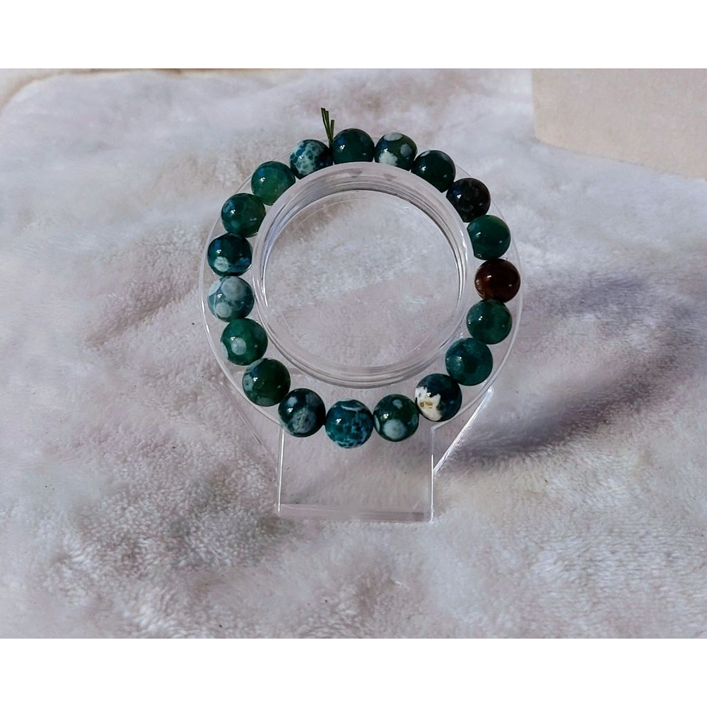 Green and White Beaded Bracelet